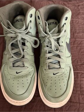 Nike Air Force One - Oil Green, Size 10